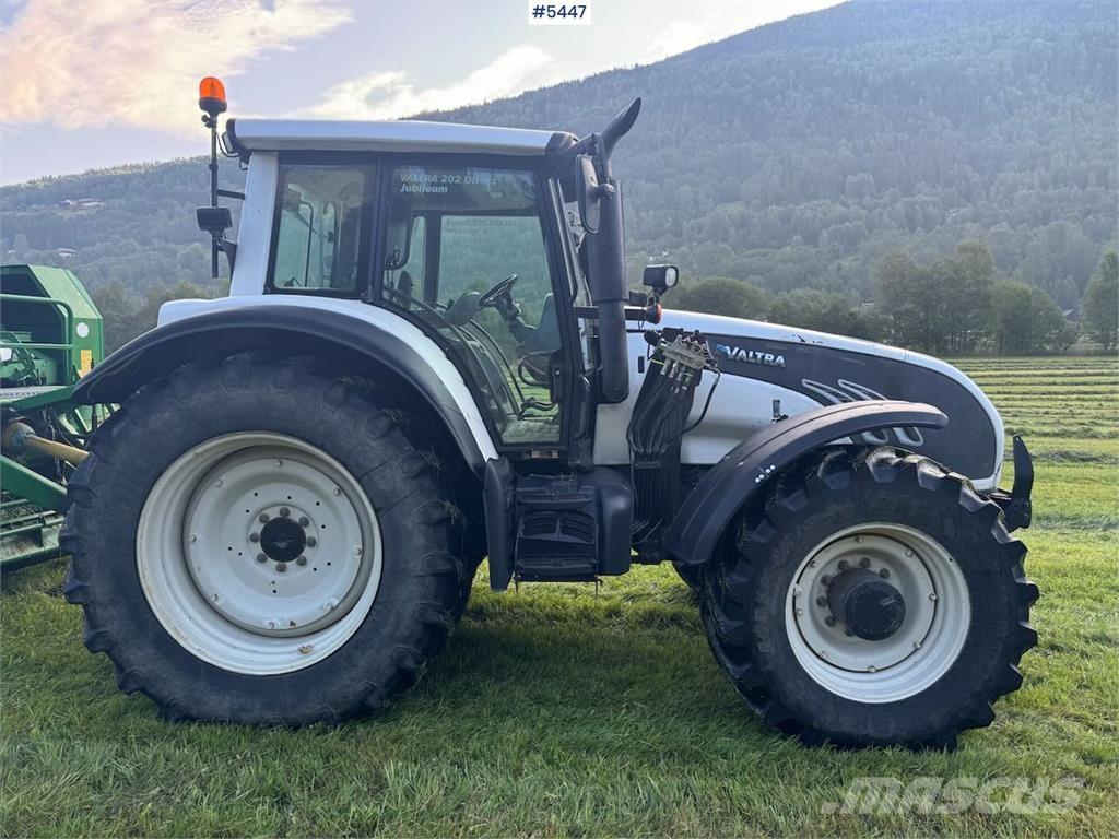 Valtra T202 Tratores Agrícolas usados