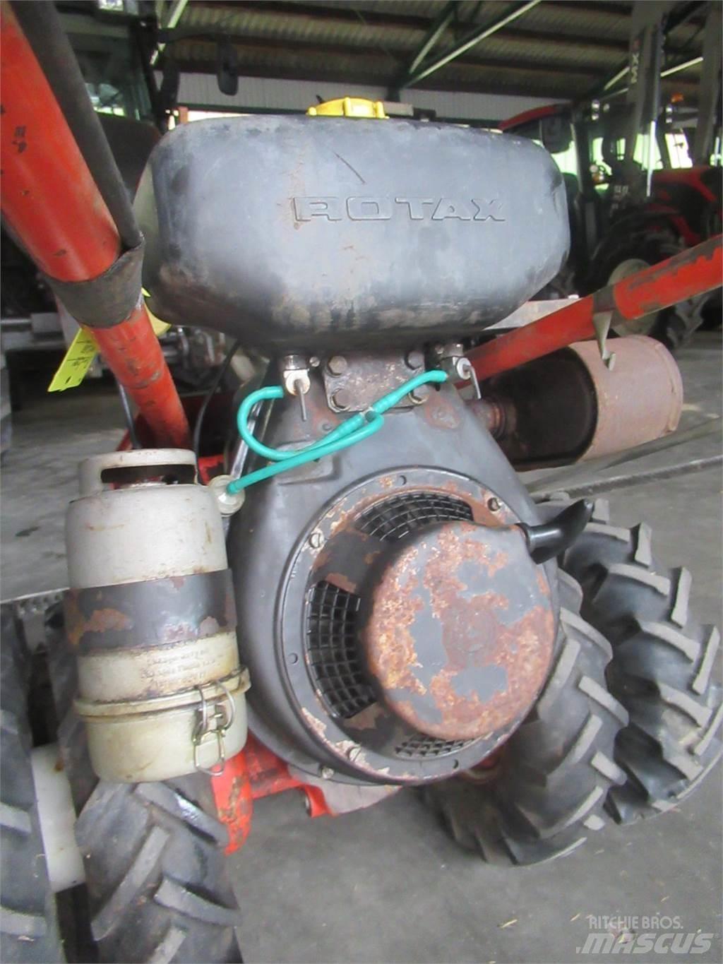 Bucher M 200 Corta-Relvas Riders