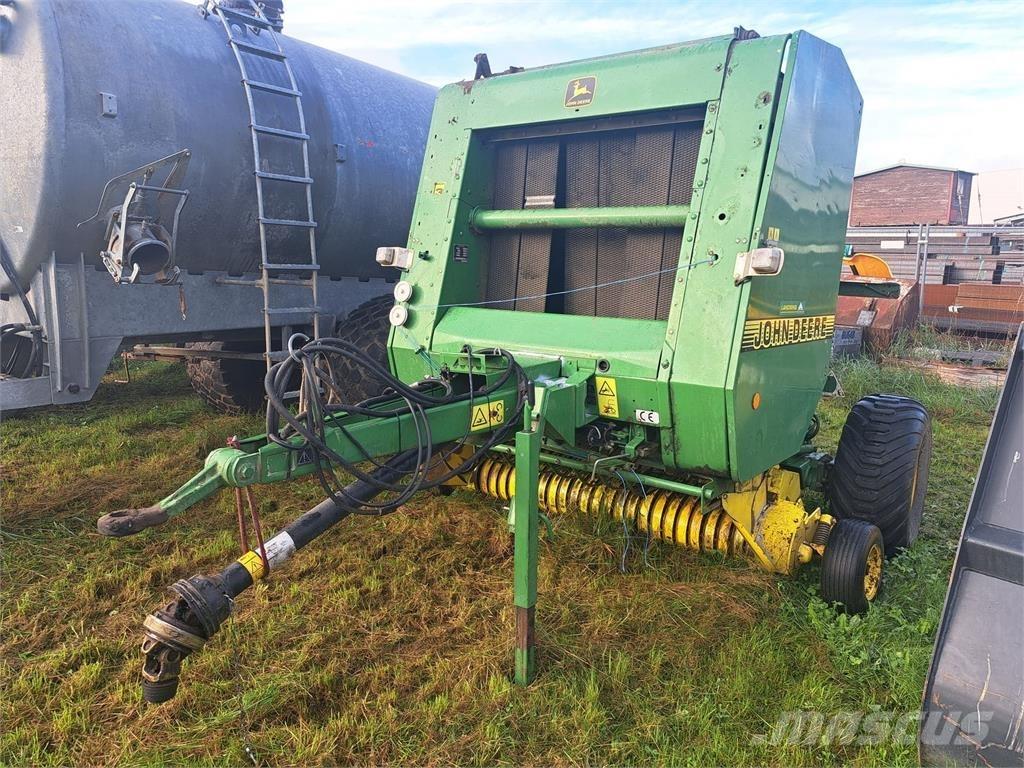 John Deere 570 Enfardadeira de rolos