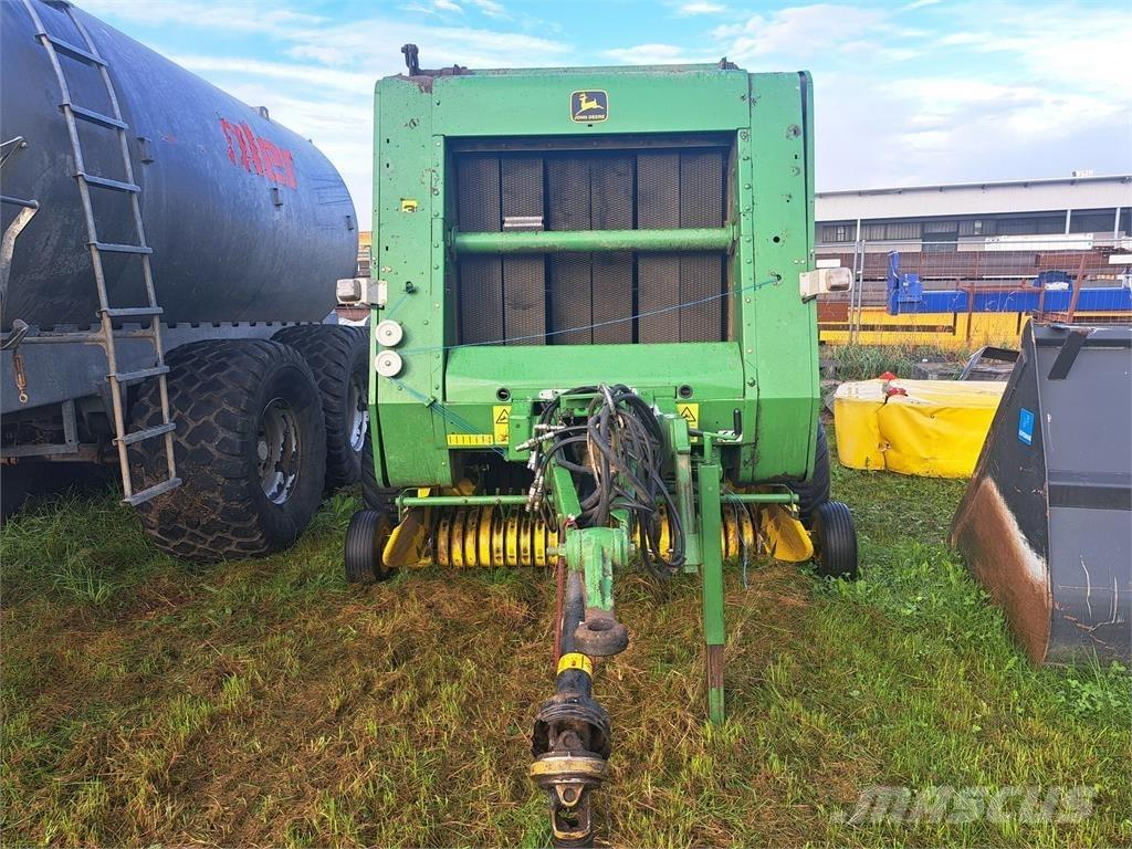 John Deere 570 Enfardadeira de rolos