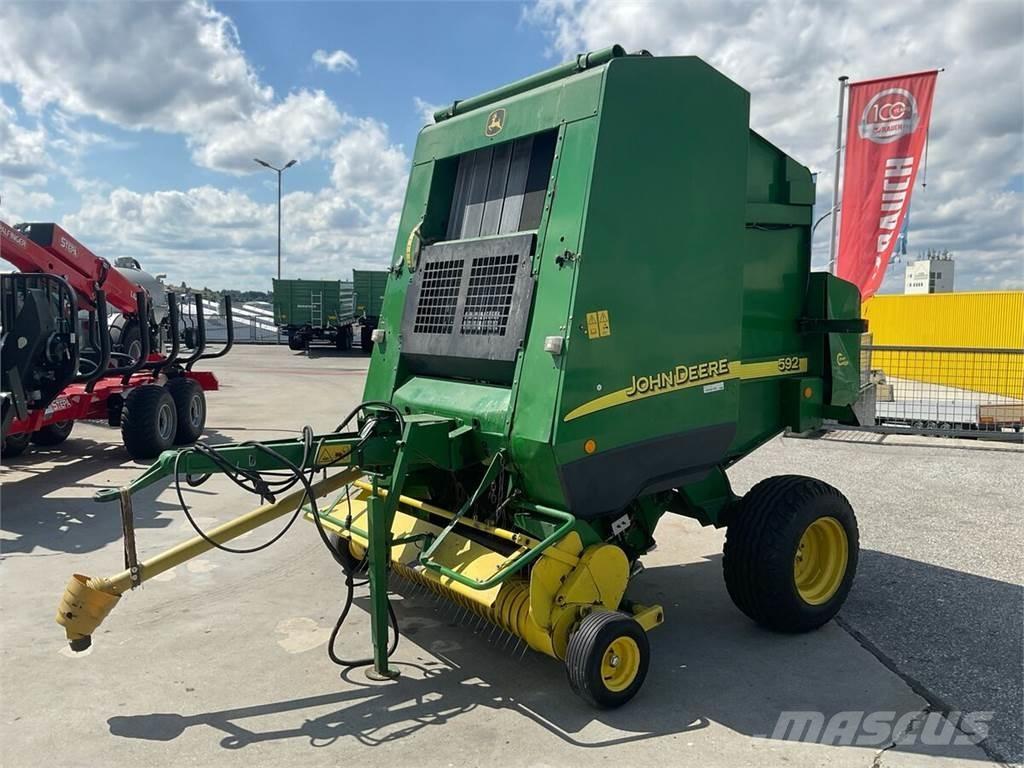 John Deere 592C Enfardadeira de rolos