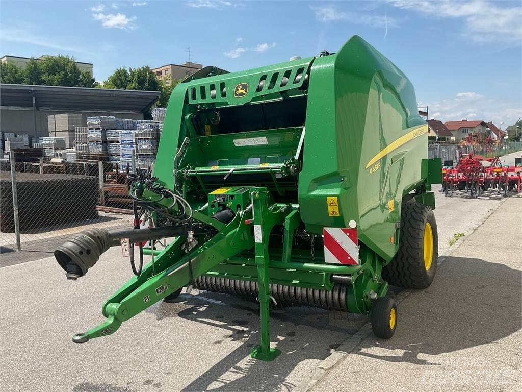 John Deere V451R Enfardadeira de rolos