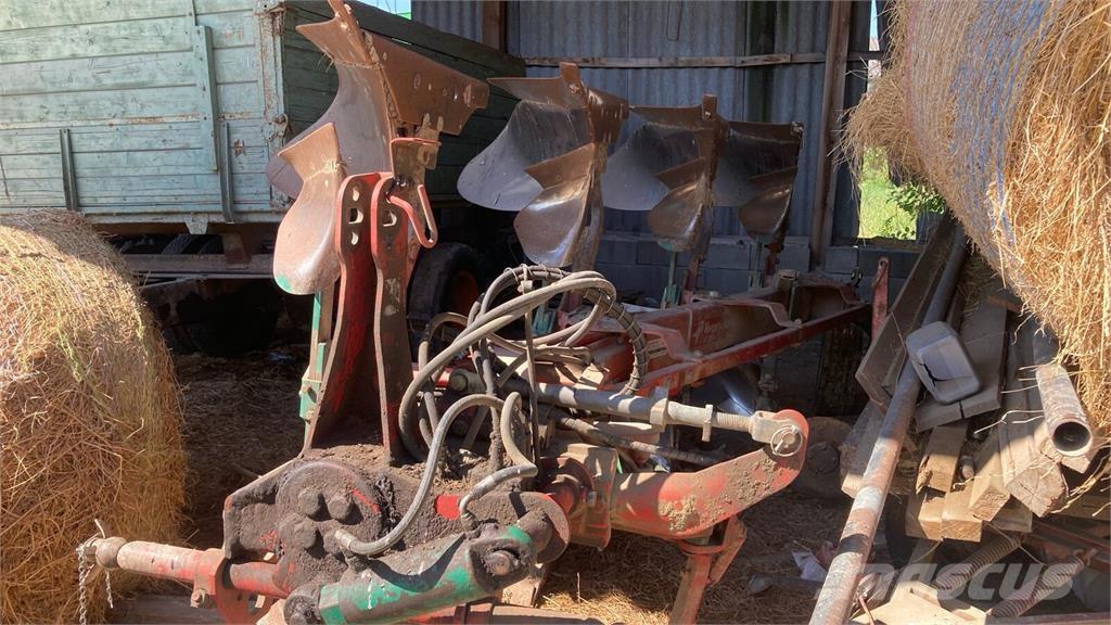 Kverneland LB 100 Charruas convencionais