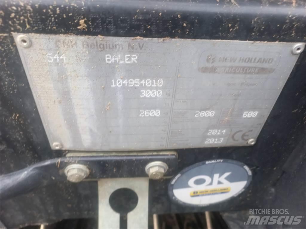 New Holland BR 6090 Enfardadeira de rolos