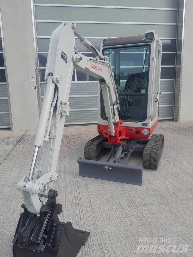 Takeuchi TB016 Mini Escavadoras <7t