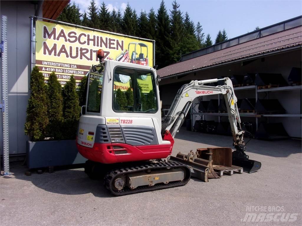 Takeuchi TB228 Mini Escavadoras <7t