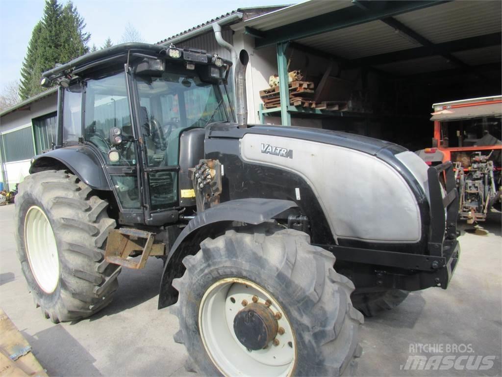 Valtra XM 130 Tratores Agrícolas usados
