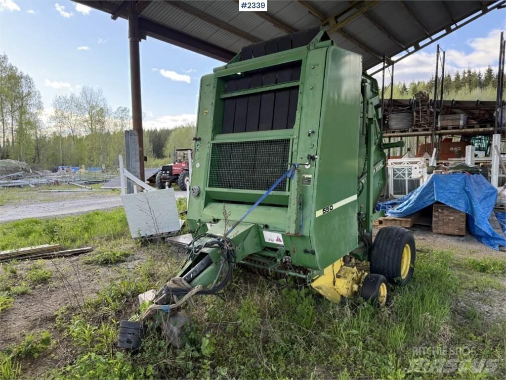 John Deere 550 Enfardadeira de rolos
