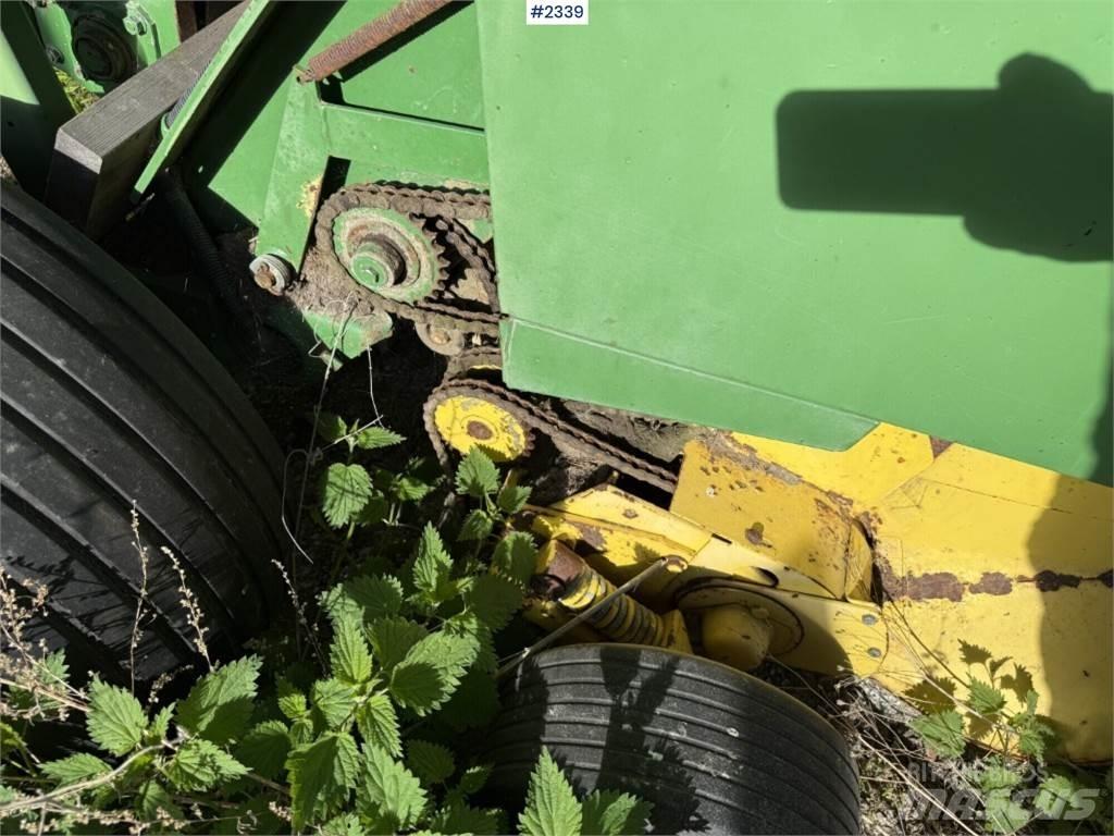 John Deere 550 Enfardadeira de rolos