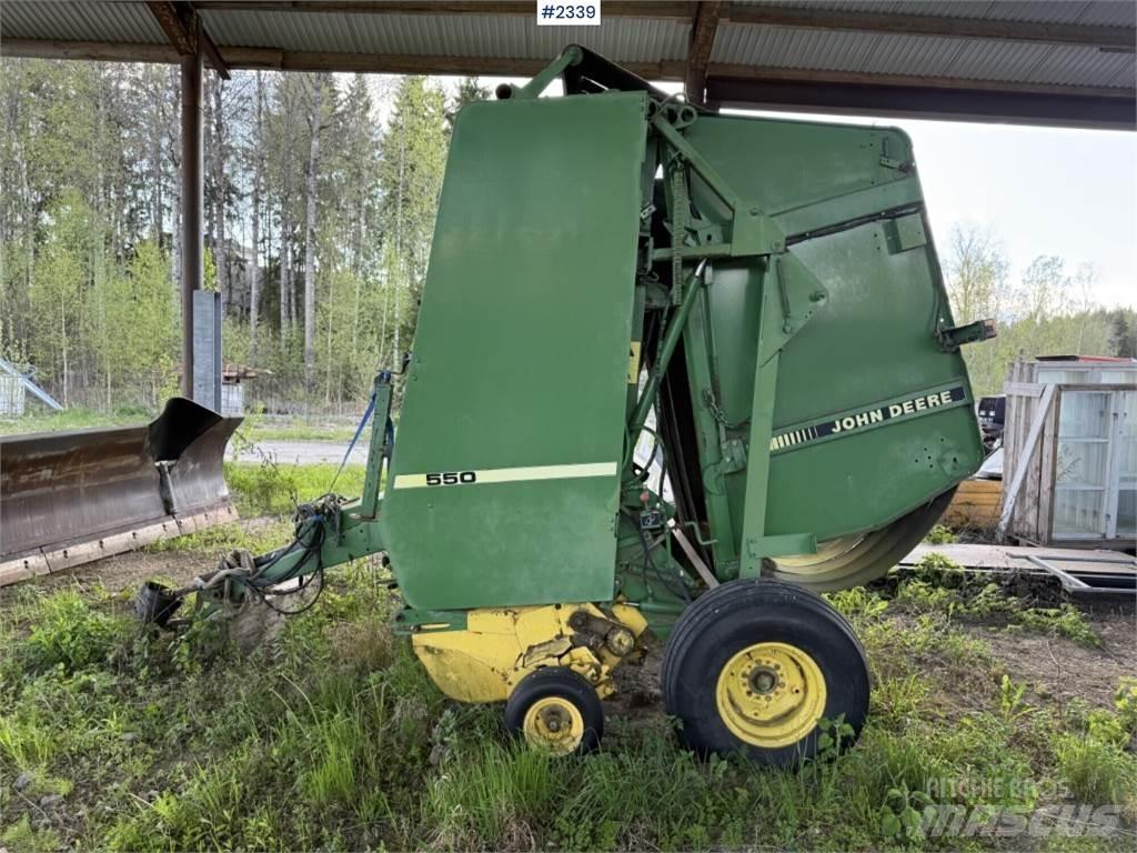 John Deere 550 Enfardadeira de rolos