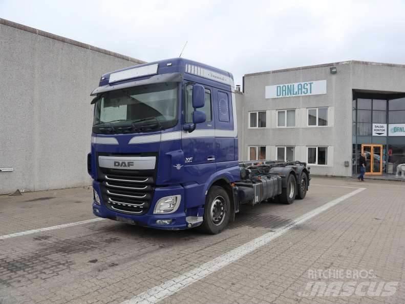 DAF XF 510 FAN EURO 6 Camiões caixa desmontável com elevador de cabo
