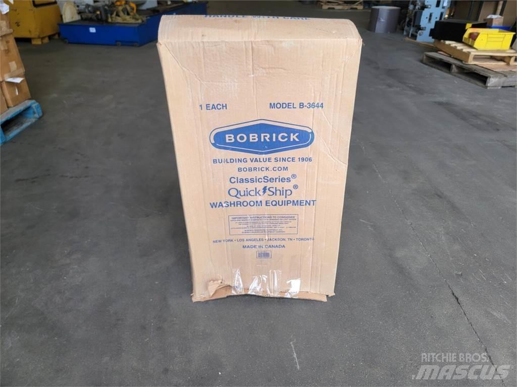  BOBRICK B-3644 Contentores largos de paletes