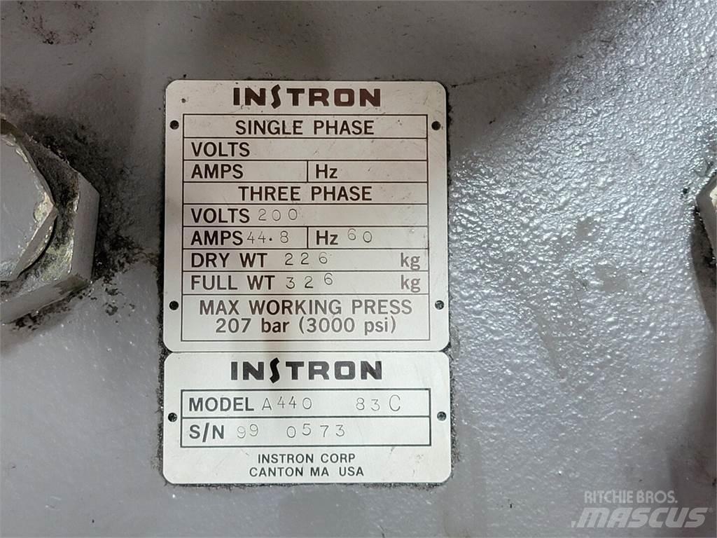  INSTRON A440 83C Bombas de água