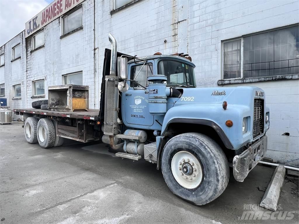 Mack RD690S Máquinas utilitárias