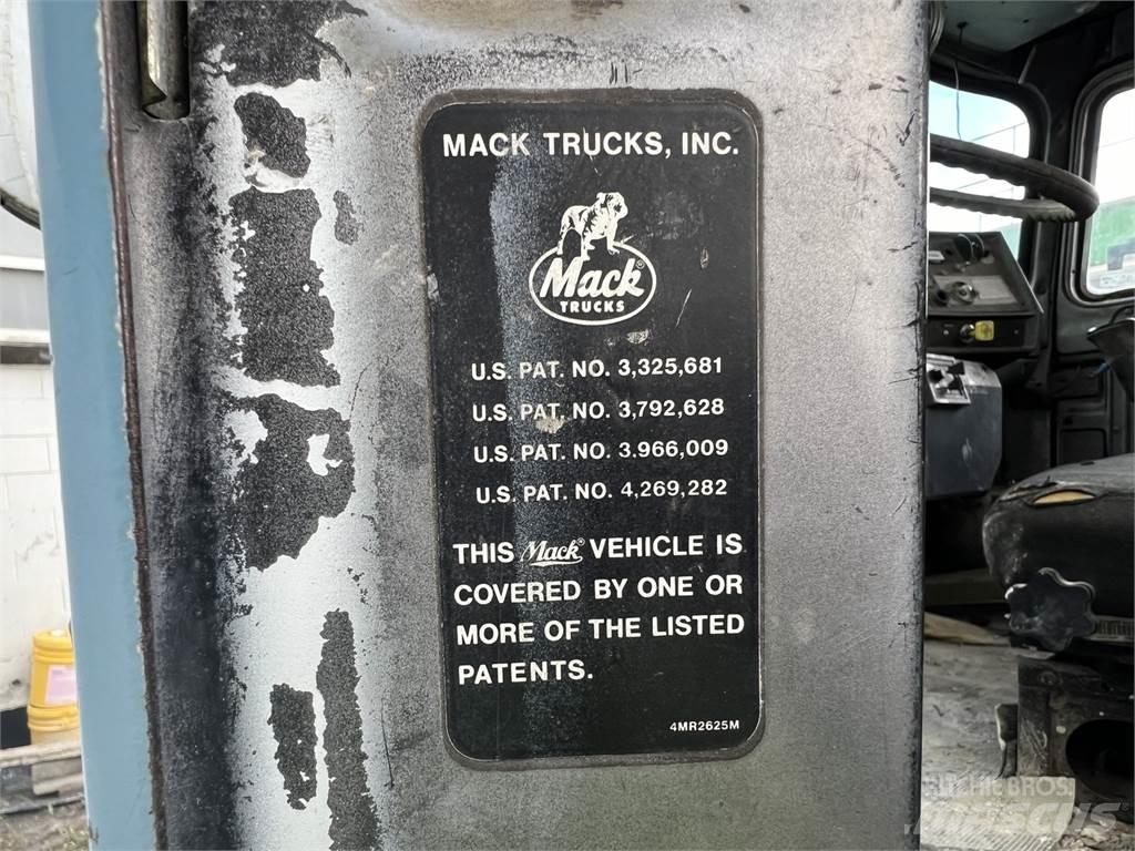 Mack RD690S Máquinas utilitárias