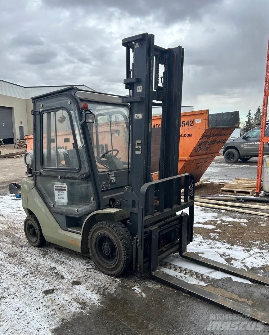 UN Forklift FL25T-JA Construção - Outros
