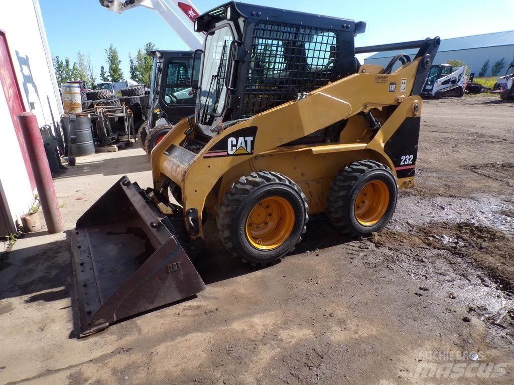CAT 232 Carregadoras de direcção deslizante