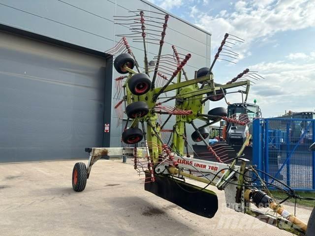 CLAAS Liner 780 Ancinho virador