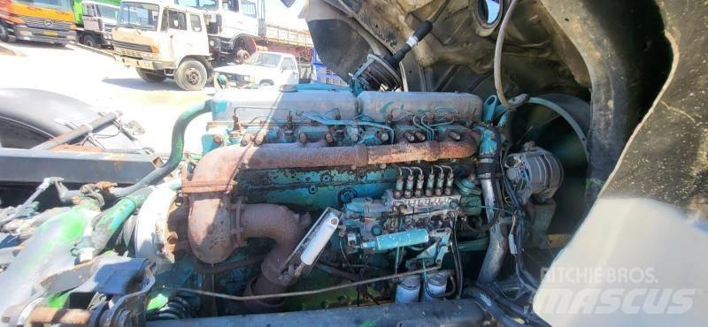 Scania 113M 360 Camiões de chassis e cabine