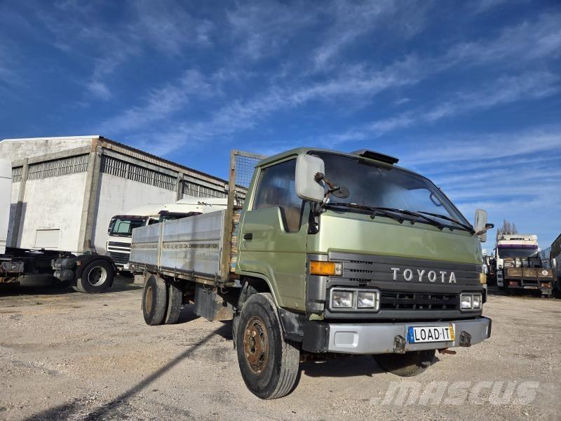 Toyota BU96L Camiões de caixa fechada