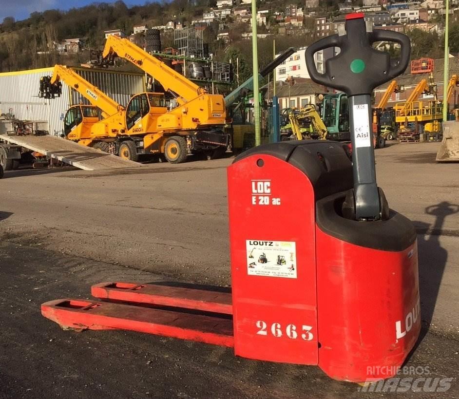 LOC E20 Empilhador para operador externo