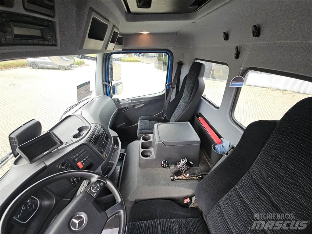 Mercedes-Benz Atego 1224 Camiões caixa desmontável com elevador de cabo