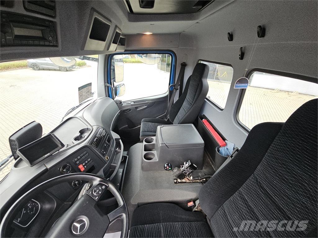 Mercedes-Benz Atego 1224 Camiões caixa desmontável com elevador de cabo