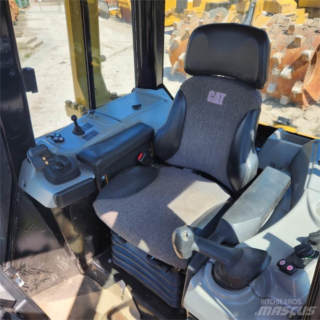 CAT D6N LGP Dozers - Tratores rastos