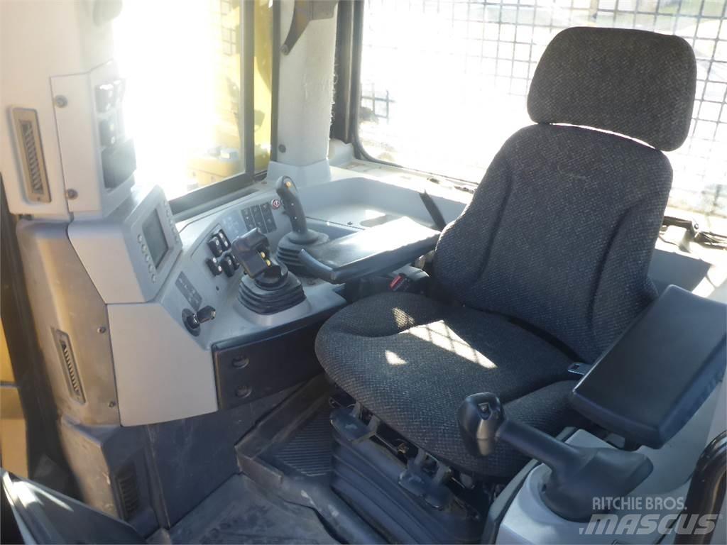 CAT D8T Dozers - Tratores rastos