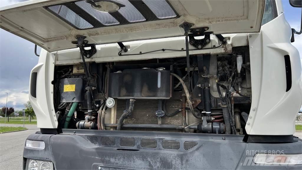 Astra HD8E 44.38 4x4 Camiões-cisterna