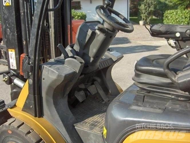 CAT DP30N Empilhadores Diesel