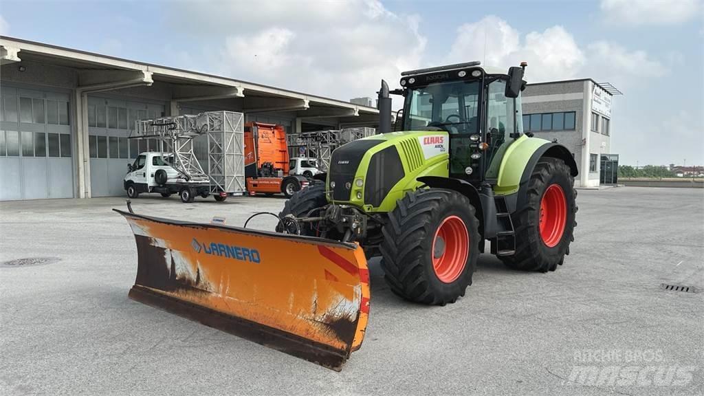 CLAAS Axion 810 4x4 Lâminas de neve e arados