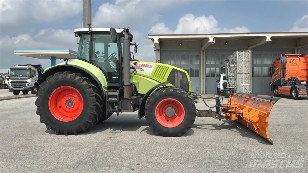CLAAS Axion 810 4x4 Lâminas de neve e arados