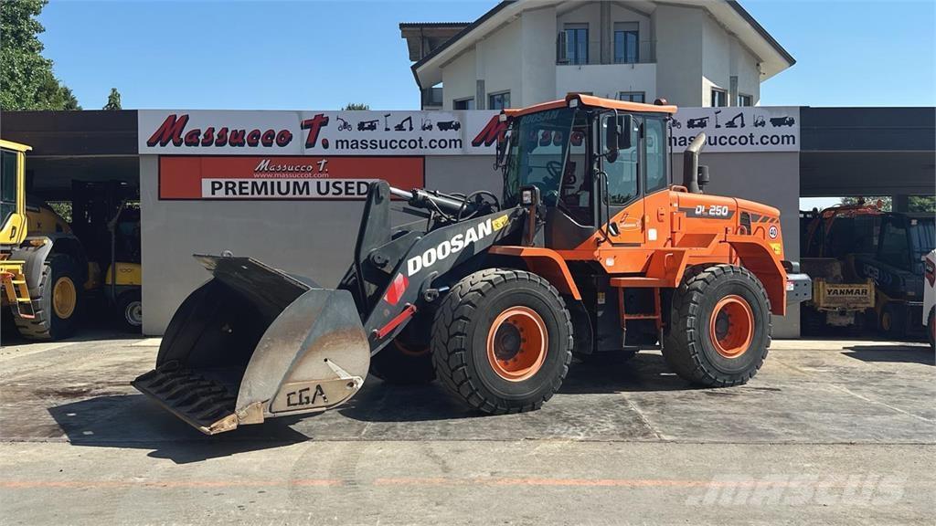 Doosan DL250-5 Pás carregadoras de rodas