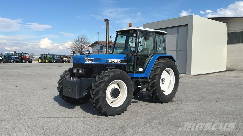 Ford 8240 4x4 Lâminas de neve e arados