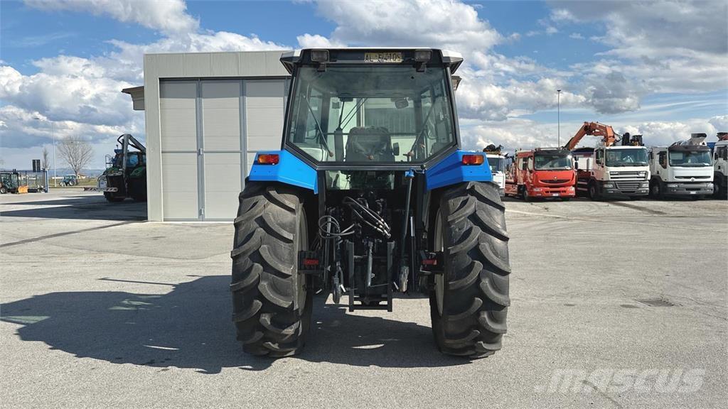 Ford 8240 4x4 Lâminas de neve e arados