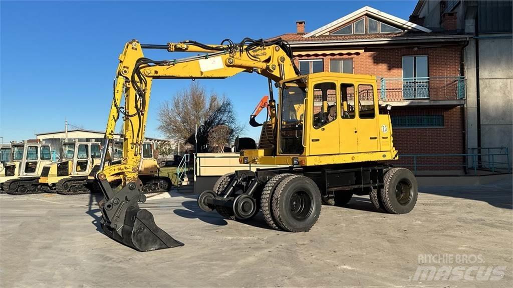 Fuchs MHB 230 ZW 4x4 Escavadoras de rodas