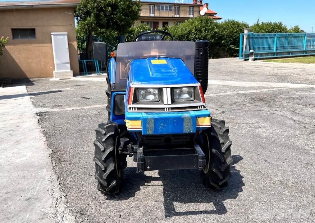 Iseki TU170F 4x4 Lâminas de neve e arados