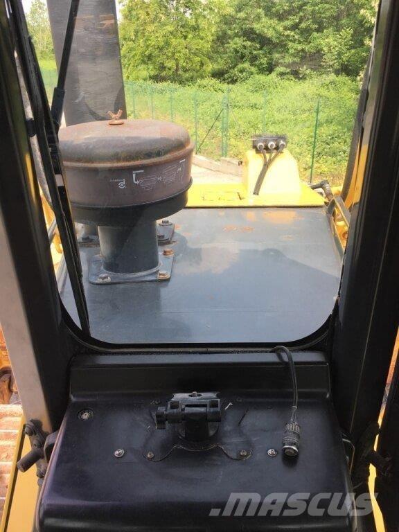 Komatsu D65WX-16 Dozers - Tratores rastos