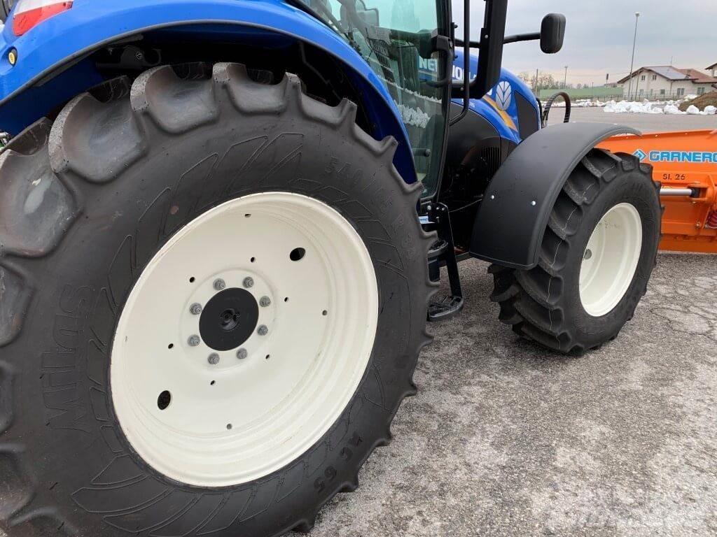 New Holland T5.115 Lâminas de neve e arados