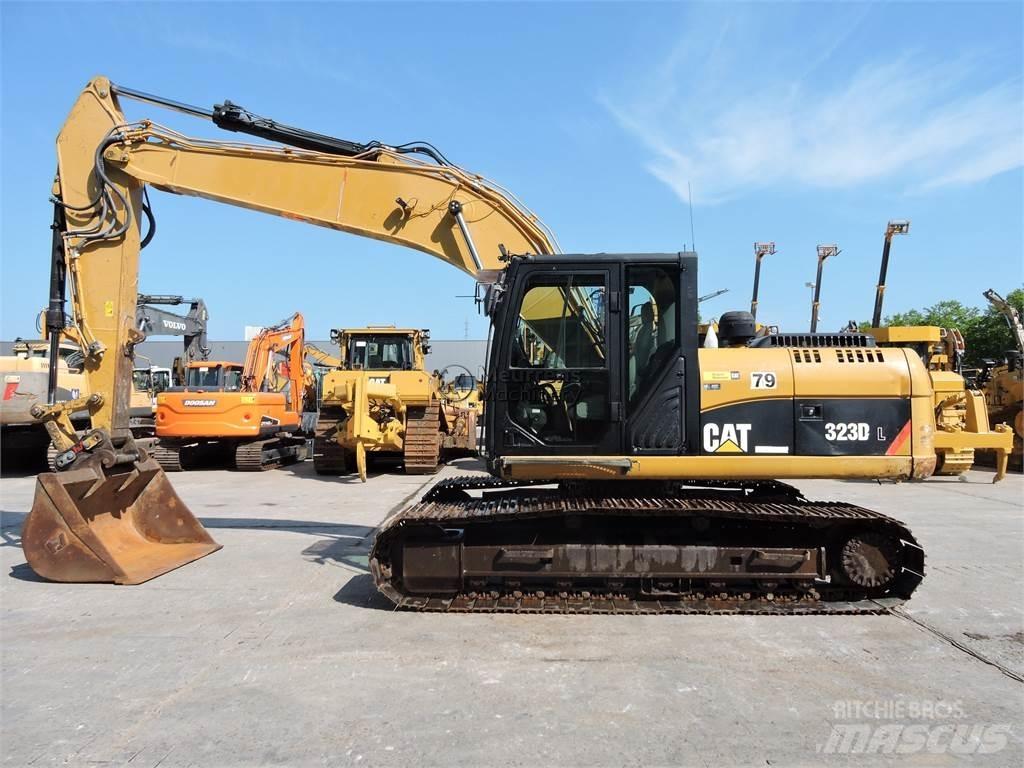 CAT 323D Escavadoras de rastos