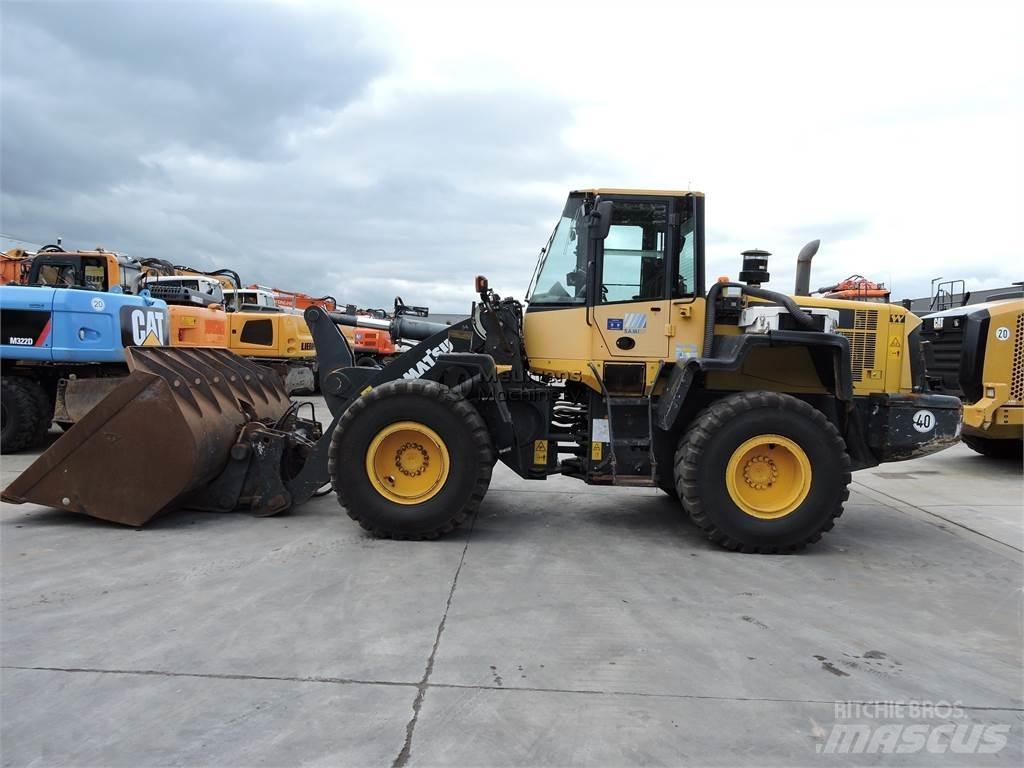 Komatsu WA320 Pás carregadoras de rodas