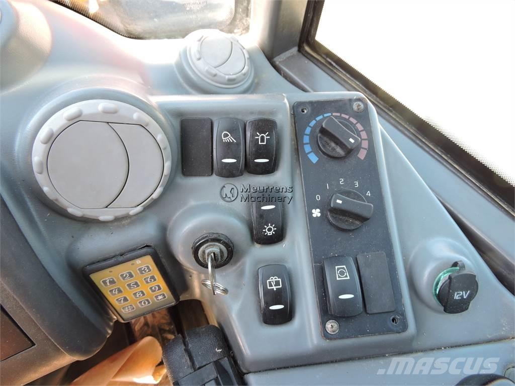 Volvo L25F + FORK Pás carregadoras de rodas