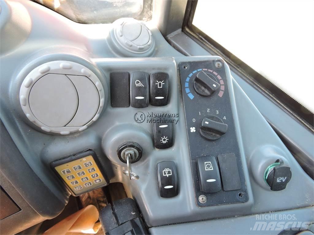 Volvo L25F + FORK Pás carregadoras de rodas