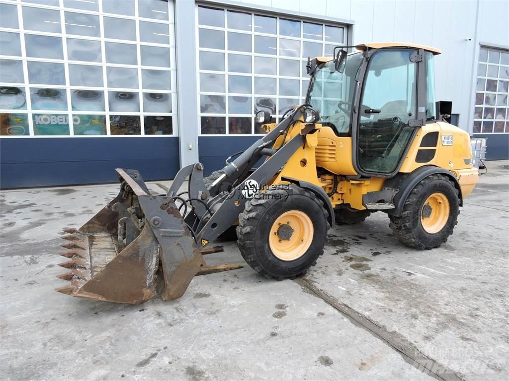Volvo L25F + FORK Pás carregadoras de rodas