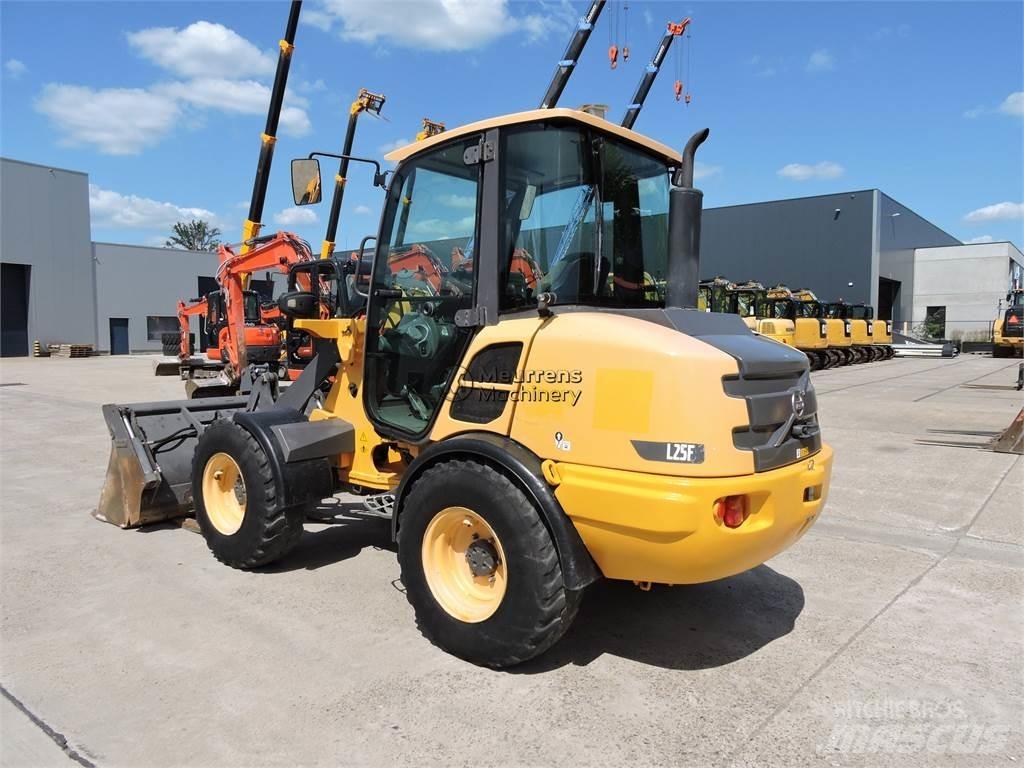 Volvo L25F + FORK Pás carregadoras de rodas