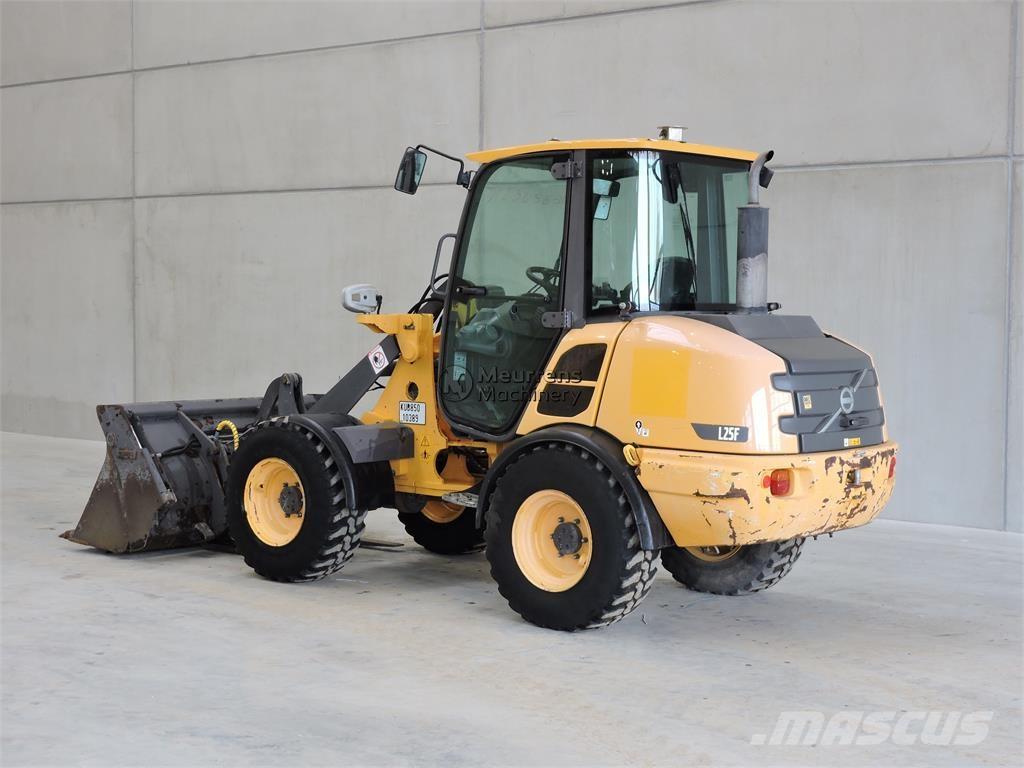 Volvo L25F + FORK Pás carregadoras de rodas