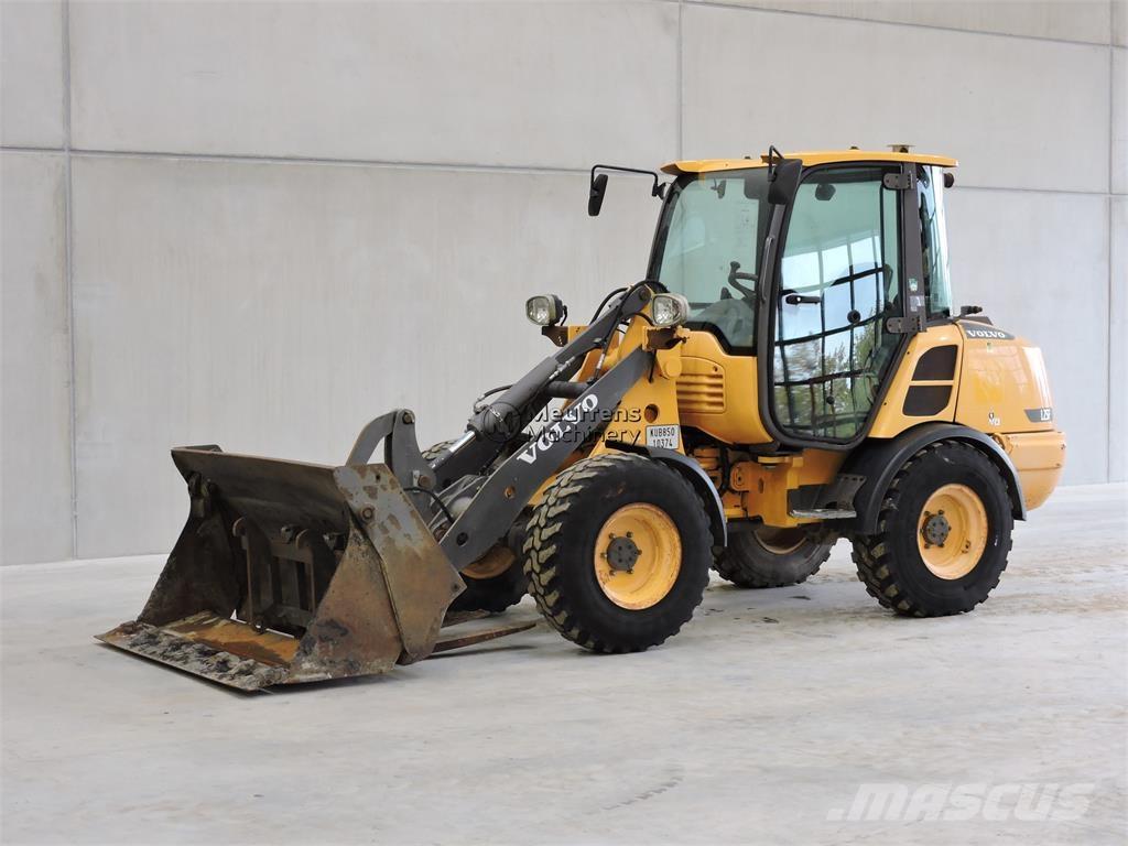 Volvo L25F + FORK Pás carregadoras de rodas