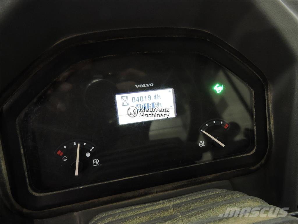 Volvo L30G + FORK Pás carregadoras de rodas