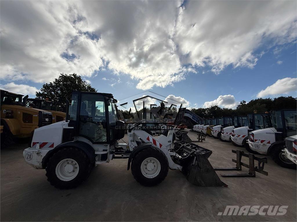 CAT 908M Pás carregadoras de rodas
